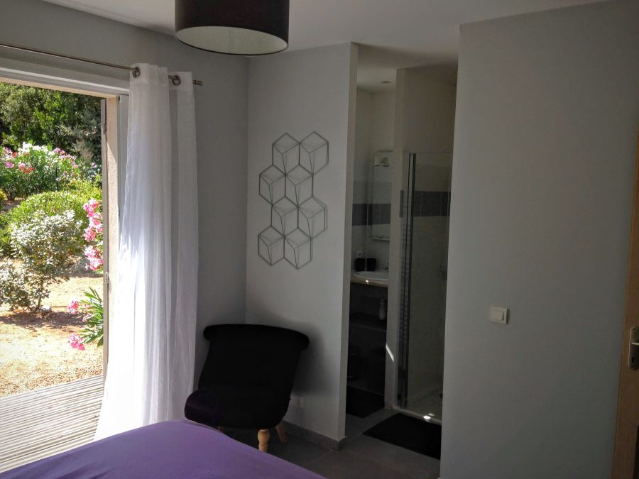 Chambre donnant sur la terrasse