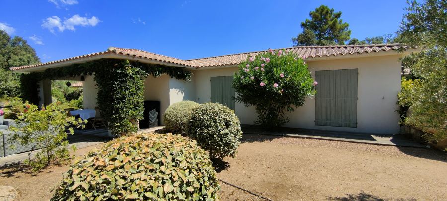 La maison vue depuis le jardin